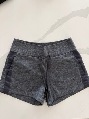 Dark Heathered Gray Athleta Metro Downtown Shorts, Size Small